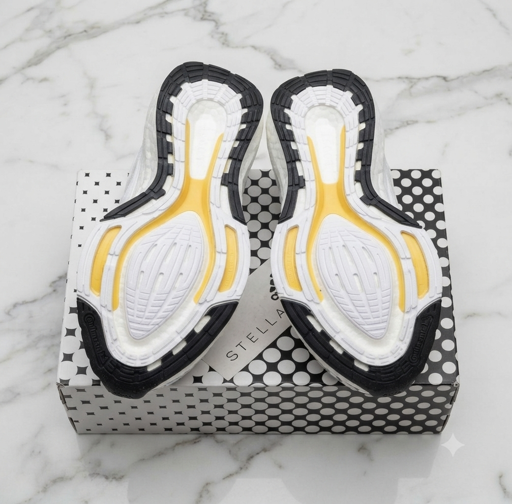 Baskets adidas x Stella McCartney ASMC Ultraboost 21 Metallic, pointure 36, vue de profil
