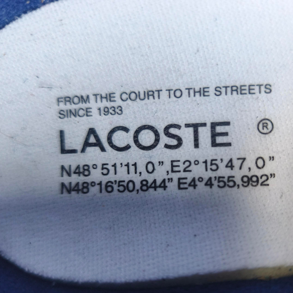 Sneakers Lacoste L003 Neo, coloris bleu marine et vert avec détails rose pâle et écru, pointure 42