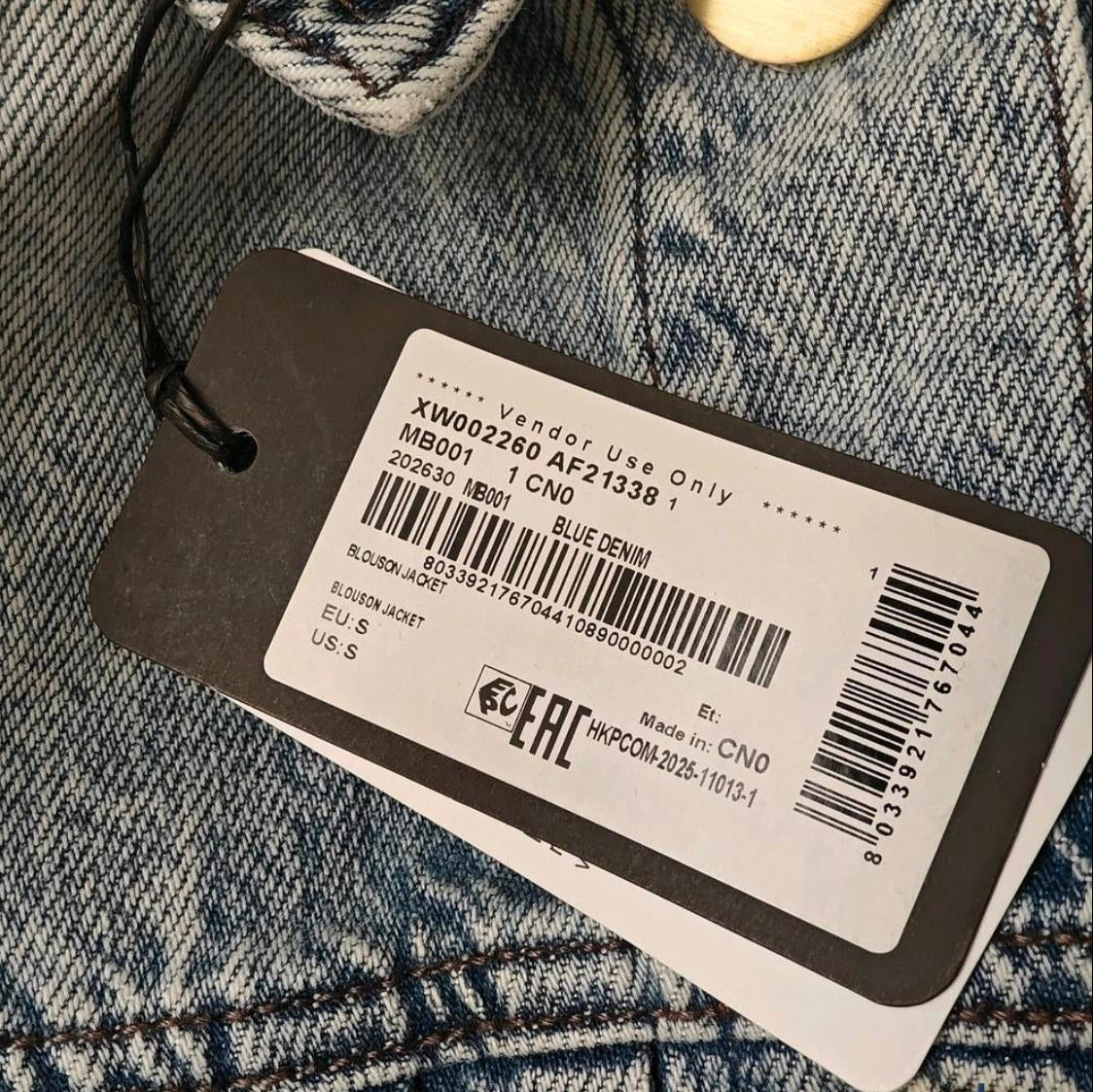 Veste en jean Armani Exchange, coupe courte, délavage bleu clair, boutons-pression dorés, taille S