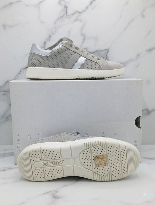 Baskets Geox gris et argent, avec boîte